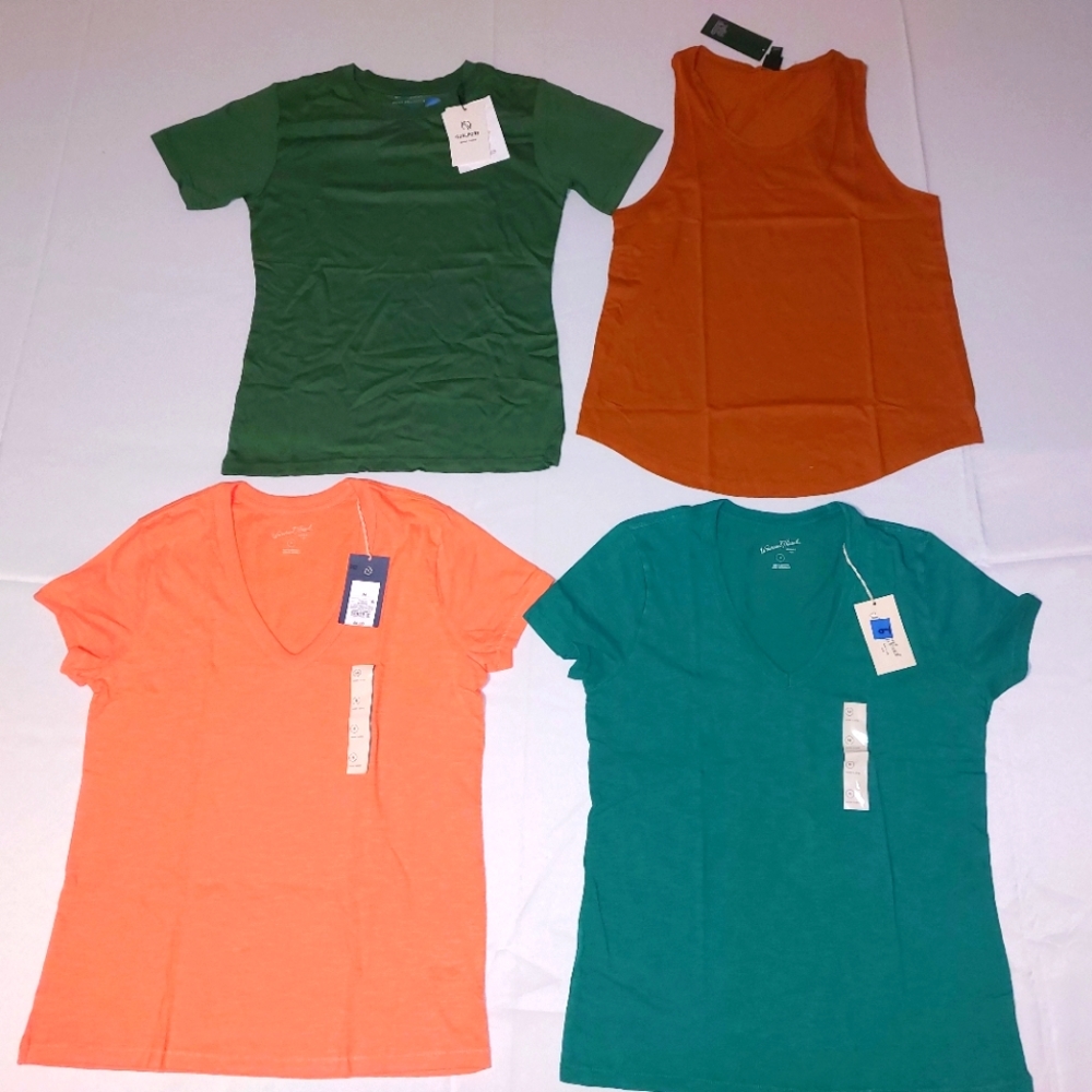 4 Medium Woman's Short Sleeve Shirts
